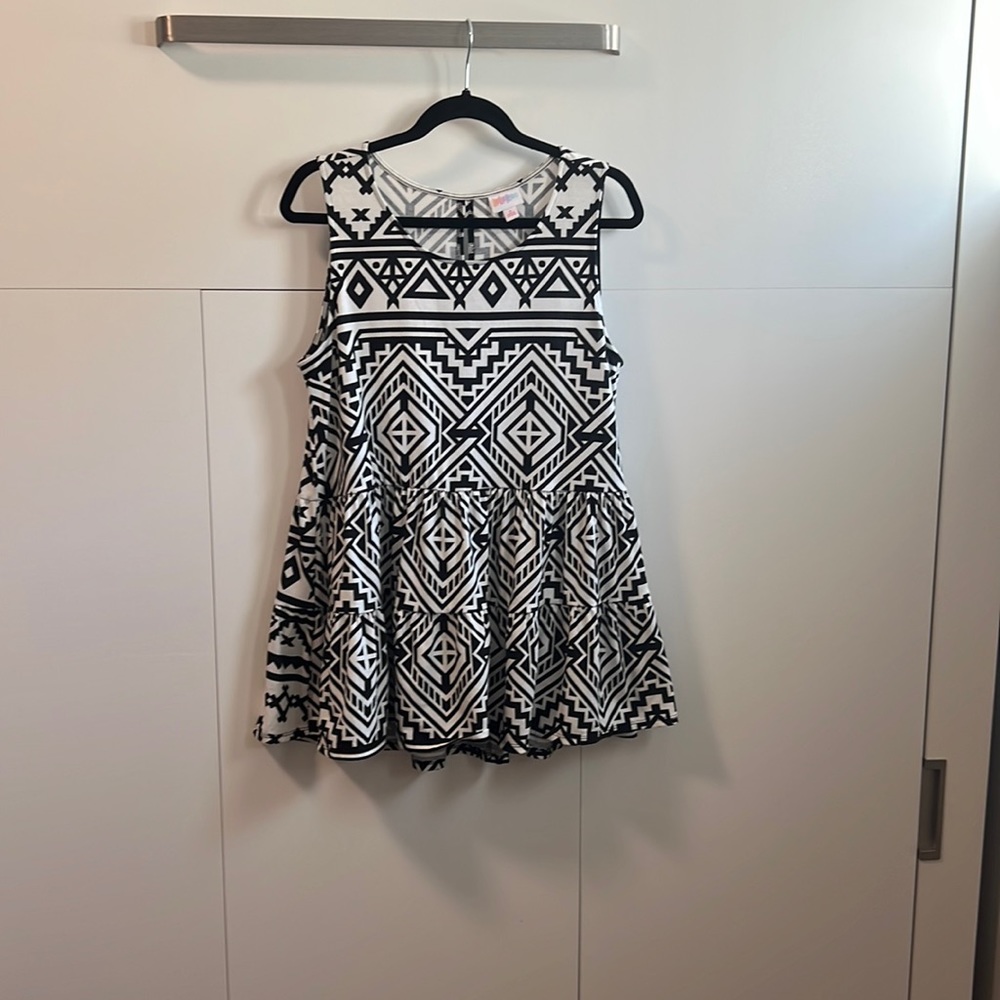 Lularoe Eliana Sleeveless Tiered Top